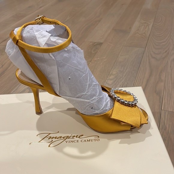 Vince Camuto Imagine, Yellow, 5 1/2 - Picture 3 of 4